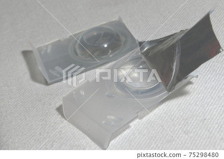 contact lens  75298480