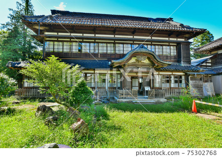 Saffron Sake Brewery, Nagaoka City, Niigata Prefecture 75302768