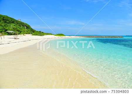 Superb view beach of Miyakojima 75304803