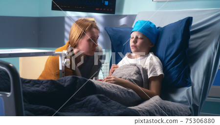 Mother discussing illness with son in clinic ward 75306880
