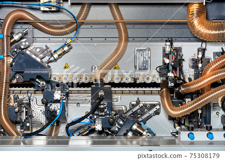 Internal system for removing sawdust and shavings on a modern woodworking machine. 75308179