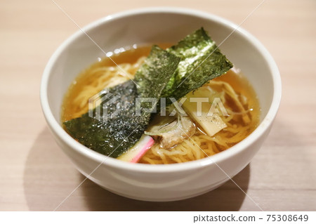 在客棧吃的醬油拉麵 在客棧吃的醬油拉麵 75308649