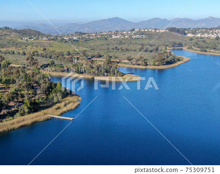 Aerial view of Miramar reservoir in the Scripps Miramar Ranch community, San Diego, California. 75309751
