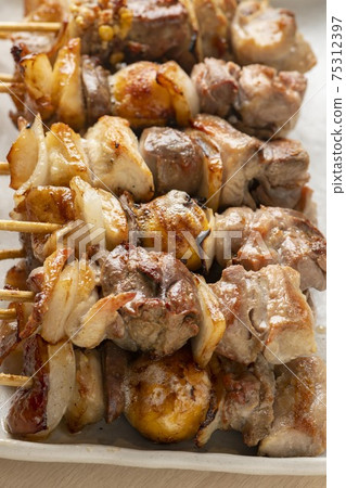 Delicious charcoal grilled chicken 75312397