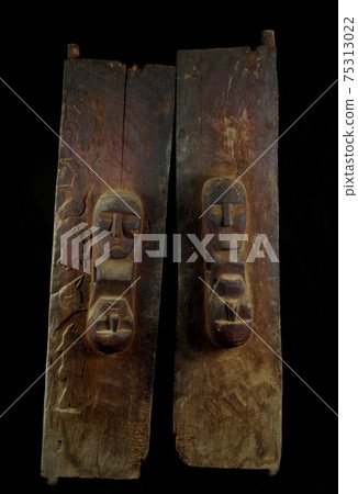 Tribal Timor carved door from Atoni people of West Timor 75313022
