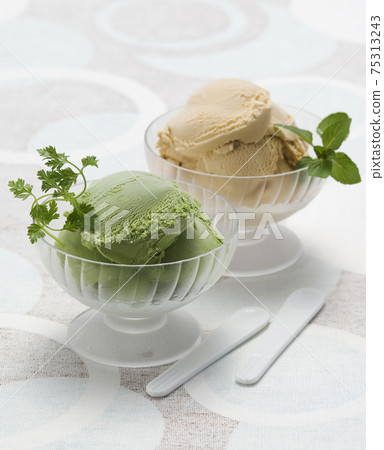 Ice cream Ice cream 75313243