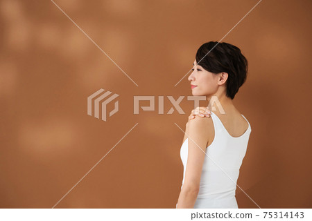 Beauty image middle woman Beauty image middle woman 75314143