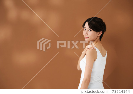 Beauty image middle woman 75314144