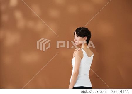 Beauty image middle woman 75314145