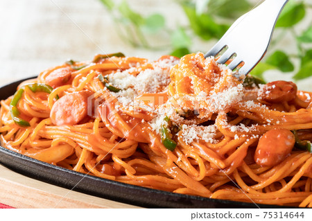 Egg yolk and palmezan cheese go great together! Iron plate Napolitan up Egg yolk and palmezan cheese go great together! Iron plate Napolitan up 75314644