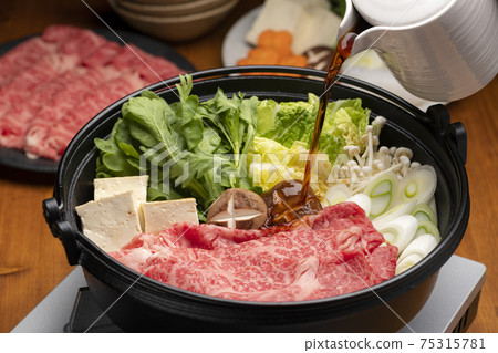 用鐵鍋煮壽喜燒 75315781