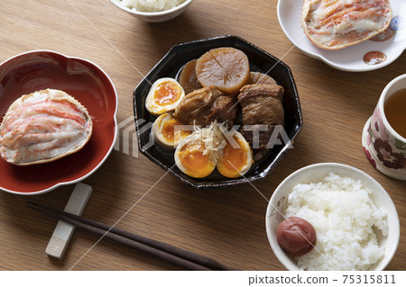 Kakuni豬肉和馬毛蟹殼 75315811