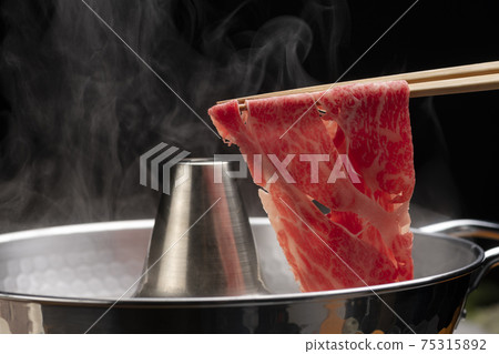 Beef shabu-shabu pot 75315892