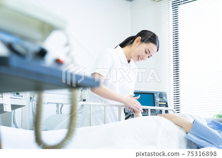 Hospital medical ICU nurse hospitalization 75316898