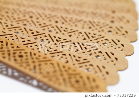 中國檀香扇，檀香扇[白色背景] 75317229