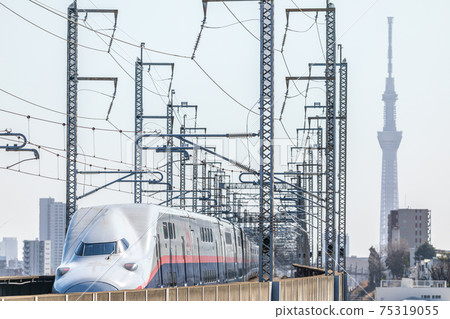 "Tokyo" The elevated Shinkansen and Tokyo Sky Tree in Tokyo "Tokyo" The elevated Shinkansen and Tokyo Sky Tree in Tokyo 75319055