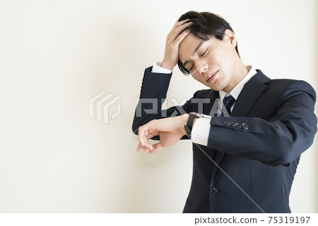 看手錶的商人 75319197