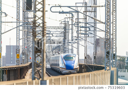 "Tokyo" Shinkansen running on the Tokyo elevated line "Tokyo" Shinkansen running on the Tokyo elevated line 75319603