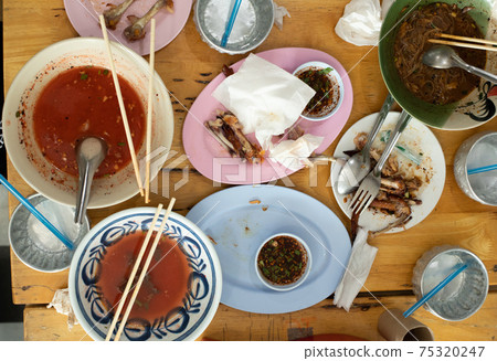 Empty plates of delicious street leftover food Empty plates of delicious street leftover food 75320247