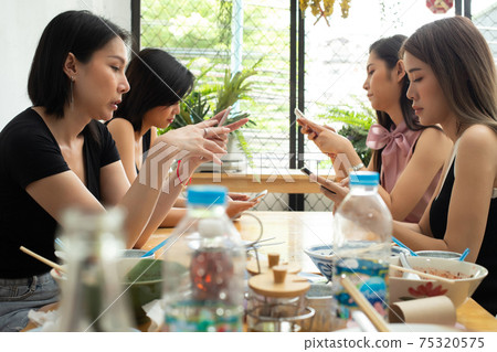 sit restaurant separately looking at phones loosing communication sit restaurant separately looking at phones loosing communication 75320575