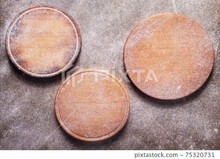 Scatterd flour powder food and pizza cutting board as bakery concept for homemade bread baking Scatterd flour powder food and pizza cutting board as bakery concept for homemade bread baking 75320731