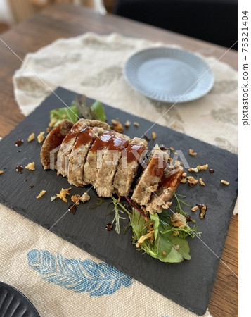 餐桌用手工肉餅 75321404