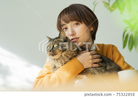 Cat and relaxing woman 75322858