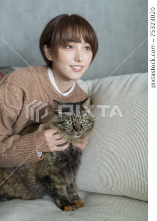 Cats and ladies 75323020