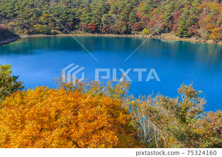 Autumn Ebino Kogen Fudo Pond Ebino City, Miyazaki Prefecture Autumn Ebino Kogen Fudo Pond Ebino City, Miyazaki Prefecture 75324160