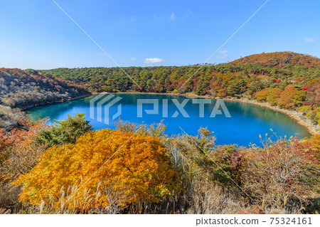 Autumn Ebino Kogen Fudo Pond Ebino City, Miyazaki Prefecture Autumn Ebino Kogen Fudo Pond Ebino City, Miyazaki Prefecture 75324161