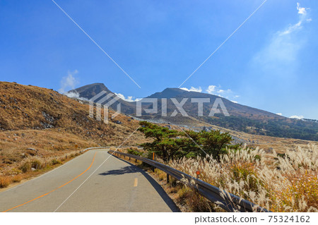 Autumn Ebino Plateau Mt. Karakuni and Ebino Skyline Ebino City, Miyazaki Prefecture 75324162
