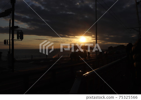 在海中的日落 在海中的日落 75325566