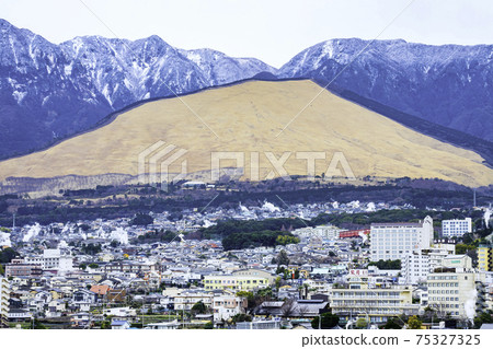 Beautiful scenery seen from the Yukemuri Observatory in Beppu City, Oita Prefecture Beautiful scenery seen from the Yukemuri Observatory in Beppu City, Oita Prefecture 75327325