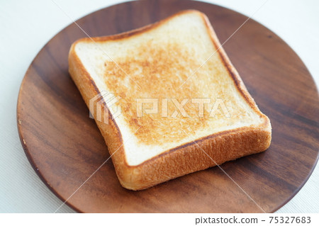 A delicious brown toast 75327683