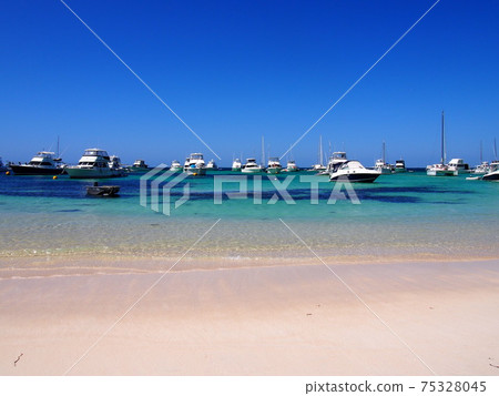 Rottnest Island beautiful beach 75328045