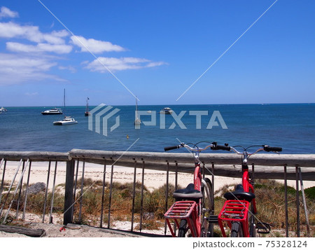 Rottnest Island beautiful beach Rottnest Island beautiful beach 75328124
