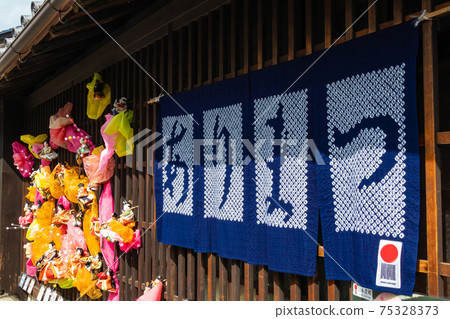 Old townscape of Arimatsu with Hina dolls <Nagoya City, Aichi Prefecture> 75328373