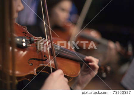 violin at a concert 75330527