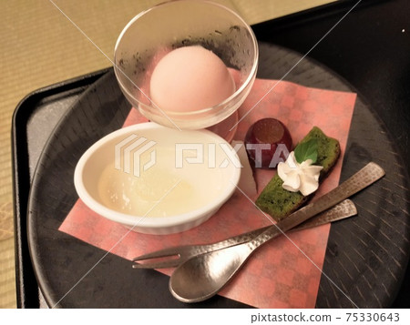 Delicious autumn sweets 75330643