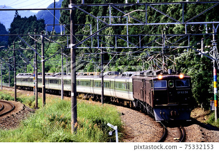 1997 EF63 24 double-headed 189 series L limited express Asama going on the old Shin-Etsu main line 1997 EF63 24 double-headed 189 series L limited express Asama going on the old Shin-Etsu main line 75332153
