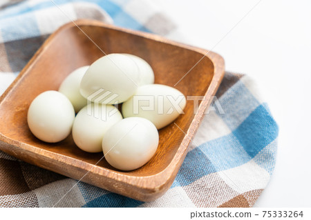 Quail egg 75333264