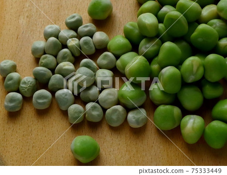 Peas 75333449