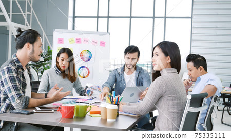 Diversity multiethnic team group of business people Present meeting conference room brainstorming business graph, chart. Multicultural Teamwork collaborate business team meeting together trust partner 75335111