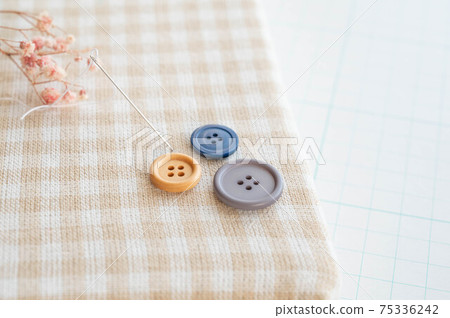 Buttons and needles Buttons and needles 75336242