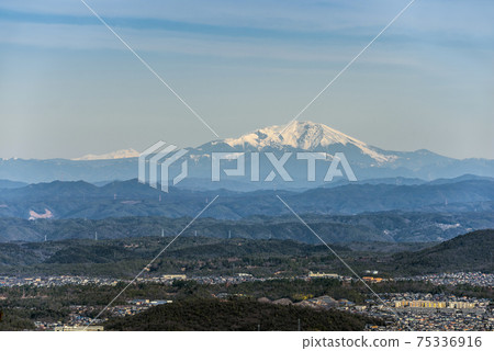 從愛知縣春日井市Miroku山嚮Ontake山的景色 從愛知縣春日井市Miroku山嚮Ontake山的景色 75336916