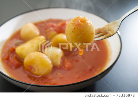 Pekoros煮在番茄裡 75336978