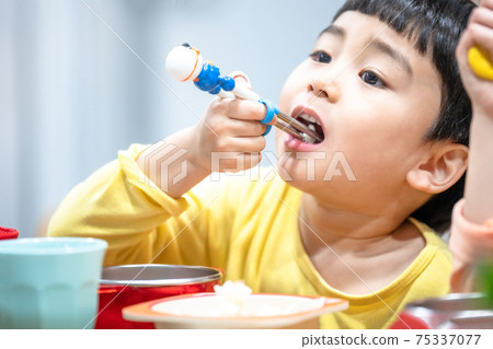 Child Lifestyle Health Parenting 75337077