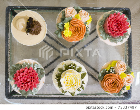 Flower cupcakes with beautiful decoration 75337497