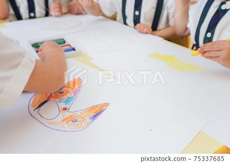 A child who draws A child who draws 75337685