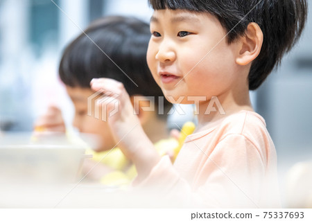 兒童生活方式健康成長 75337693